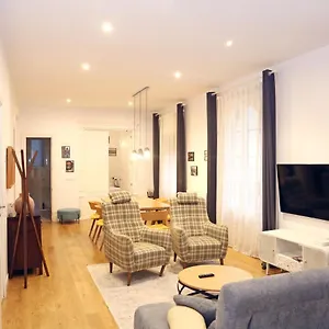 Piso Exclusivo Frente Al Casco Viejo Con Parking Gratis , Bilbao Spanje