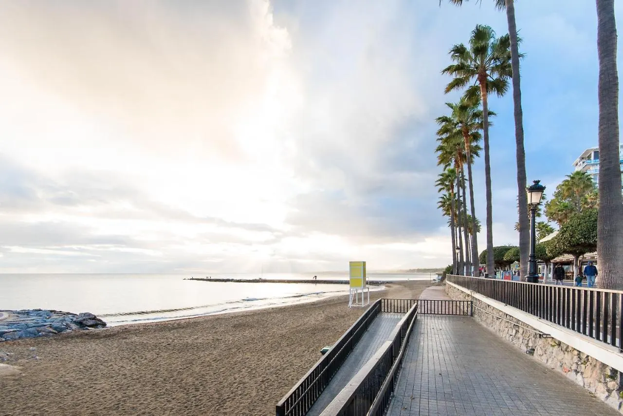 Beach Front Apartment-1st Line Marbellac 0*,  Espagne